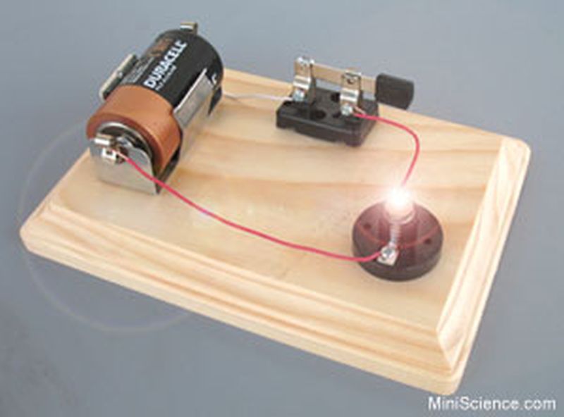 Simple circuit in the open position, light bulb lit